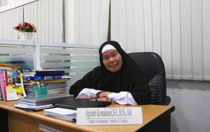 Dr. Agrianti Komalasari, S.E., M.Si., Akt. Dosen Terbaik UNILA Tahun 2018
