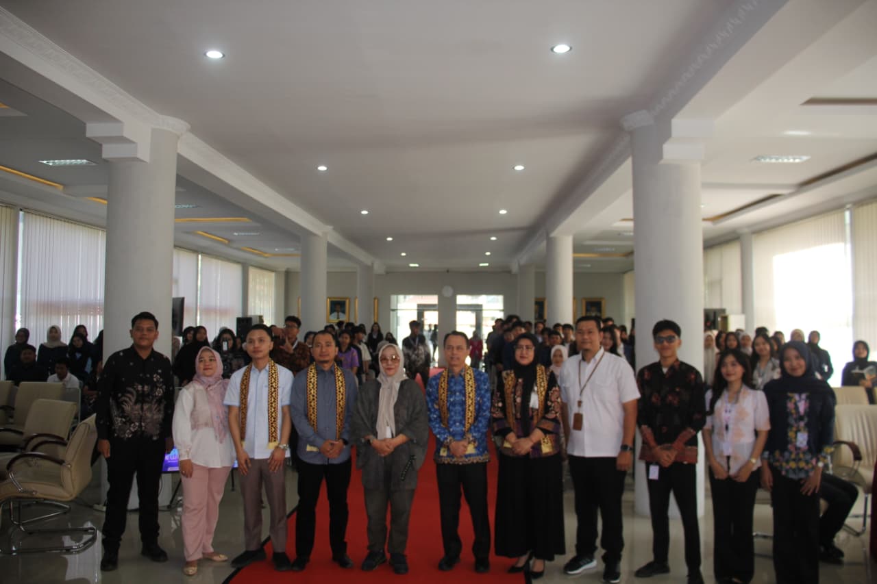 Siapkan Ekosistem Bisnis Kreatif di Era Digital, UKM-F EBEC FEB Unila Sukses Gelar Seminar Nasional