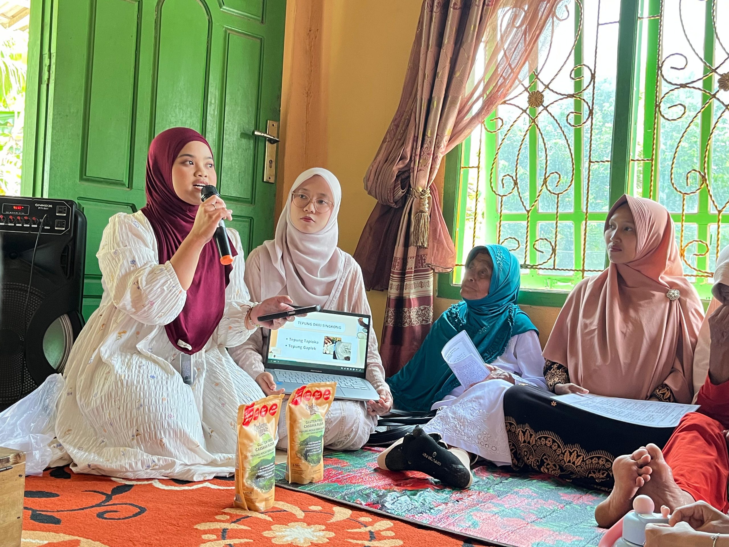 Mahasiswa KKN Unila Kembangkan Inovasi Mocaf untuk Tingkatkan Nilai Tambah Singkong di Pekon Bandung Baru Barat