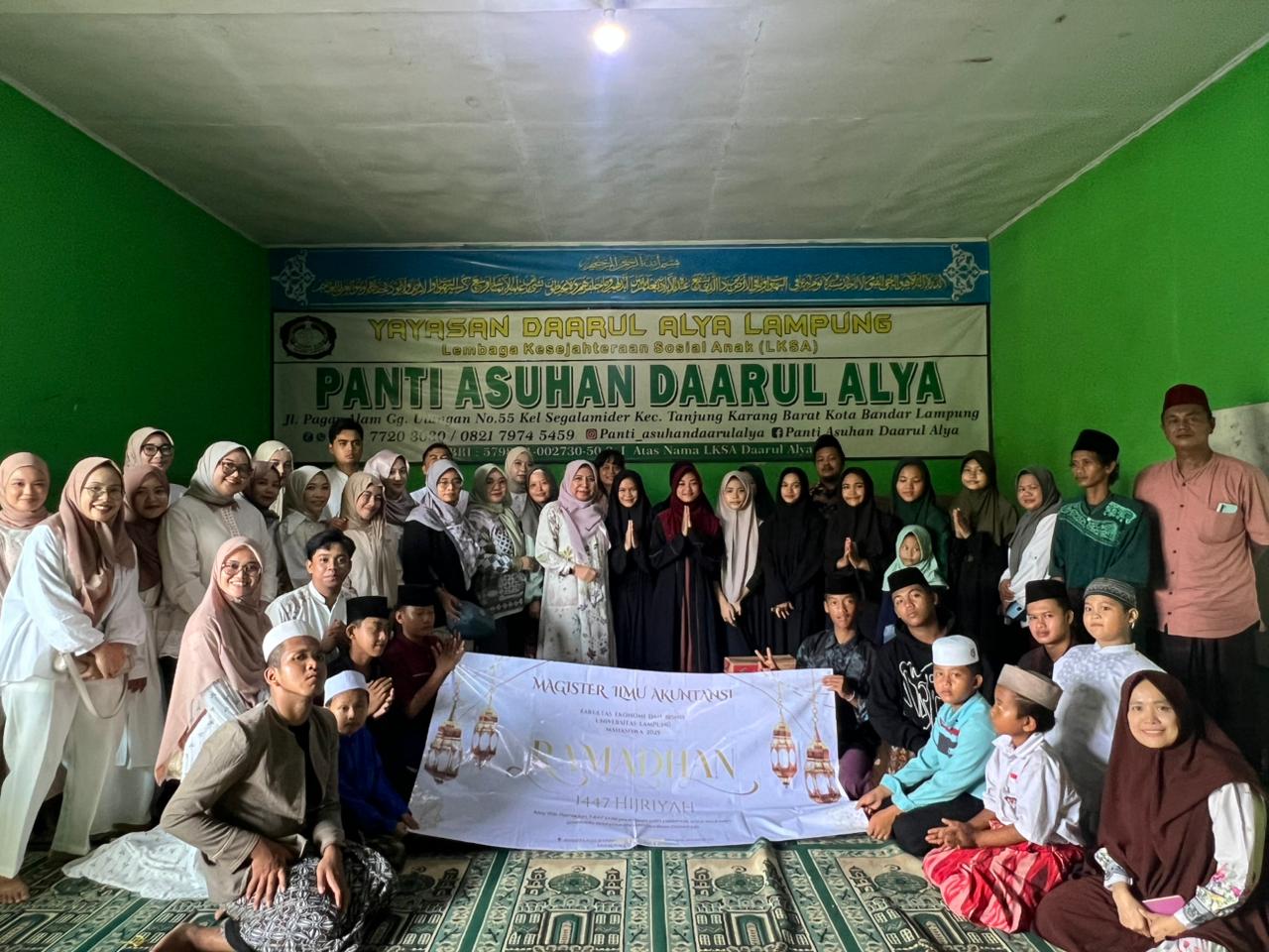 Magister Ilmu Akuntansi FEB Unila Gelar Bakti Sosial dan Buka Bersama sebagai Wujud Kampus Berdampak