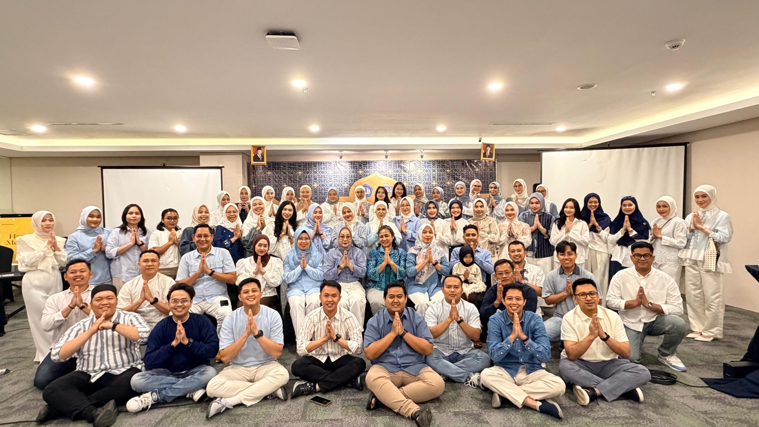 Mahasiswa Magister Manajemen FEB Unila Gelar Bakti Sosial dan Buka Bersama Lintas Angkatan