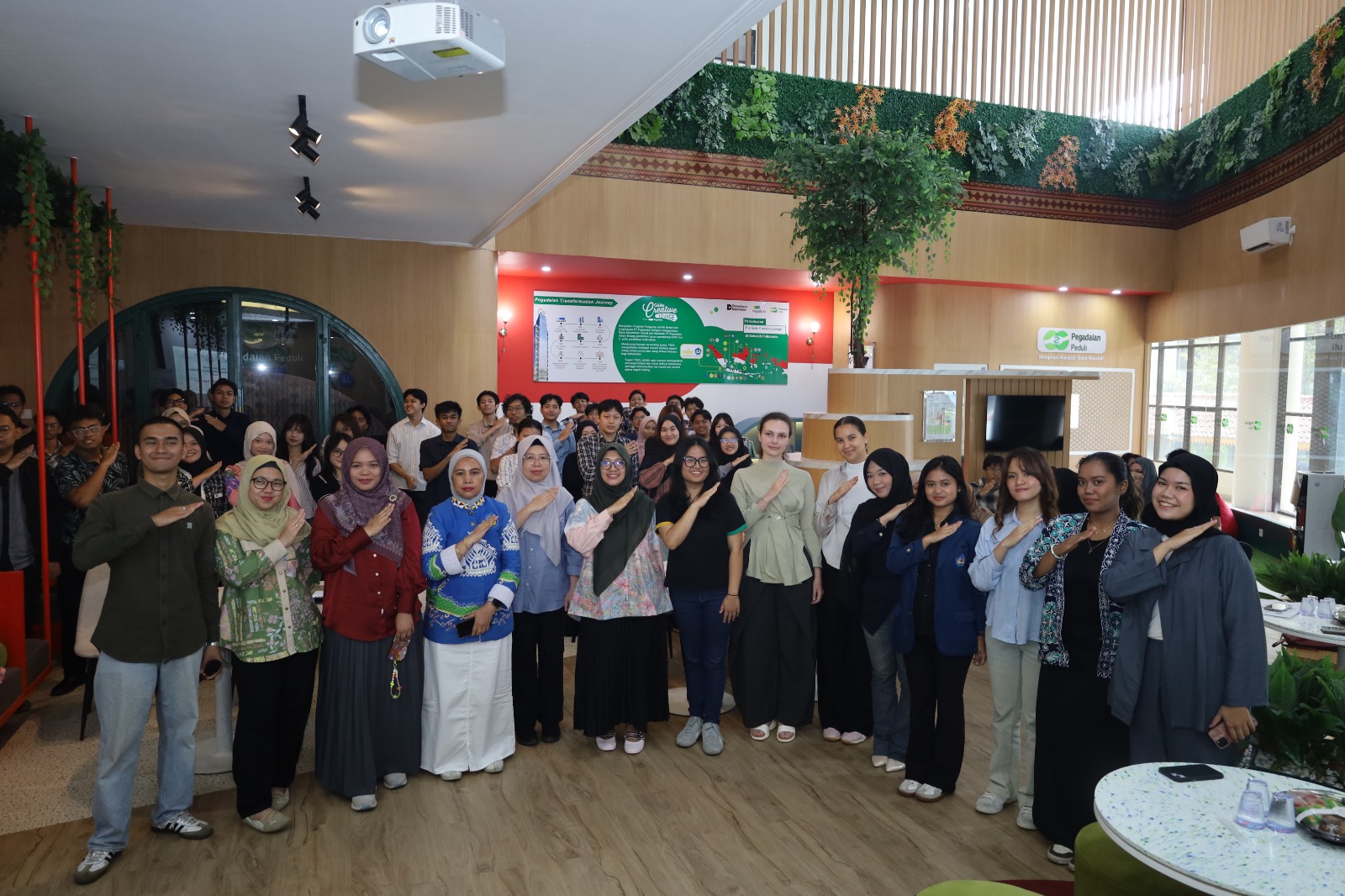 FEB Unila Sosialisasikan Program Student Mobility Inbound dan Outbound bagi Mahasiswa Kelas Internasional