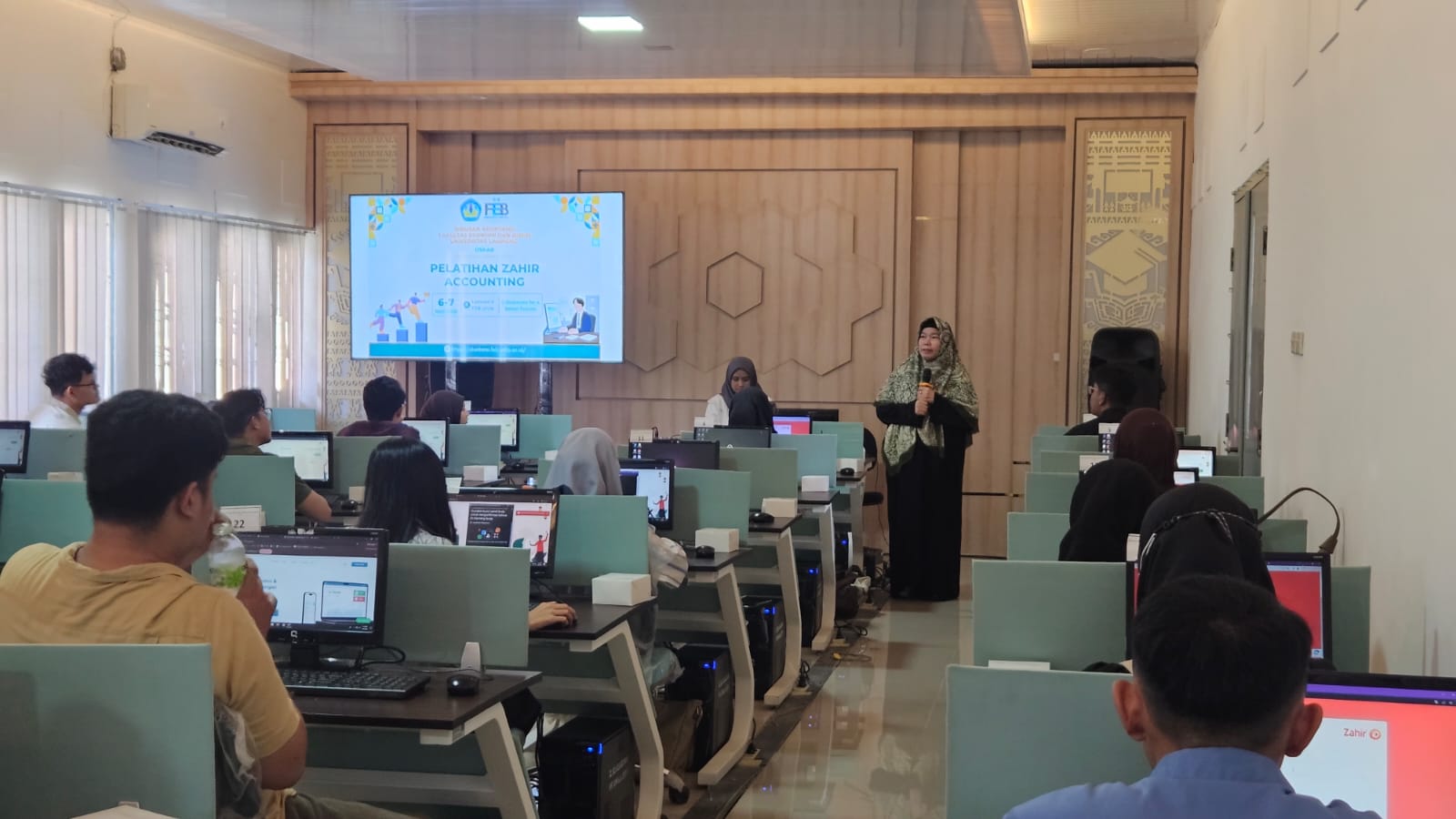 Perkuat Kompetensi Digital Mahasiswa, Akuntansi FEB Unila Adakan Pelatihan Software Zahir