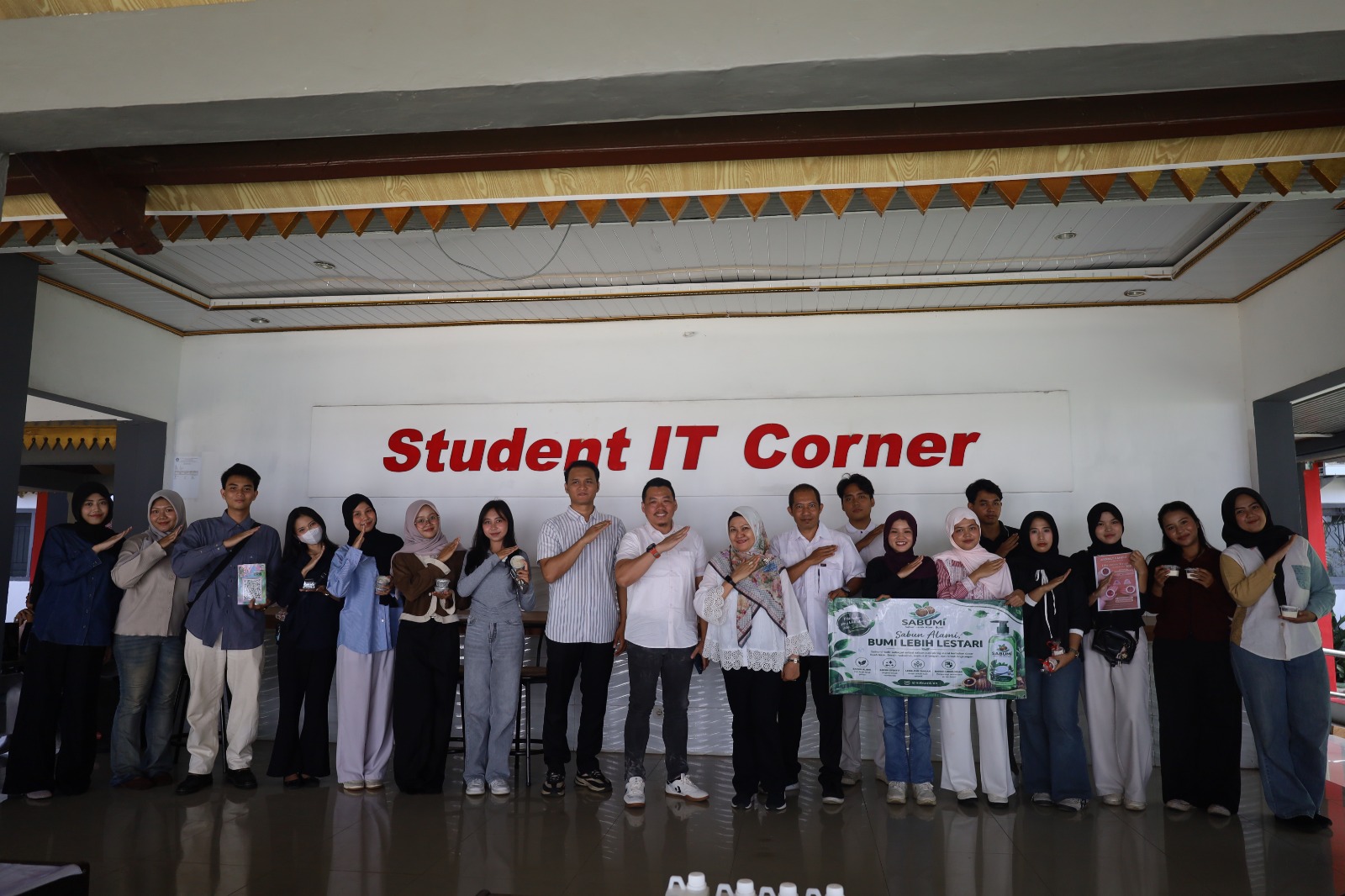 Bukan Sekadar Teori, Mahasiswa FEB Unila Sulap Proposal Bisnis Jadi Produk Wirausaha