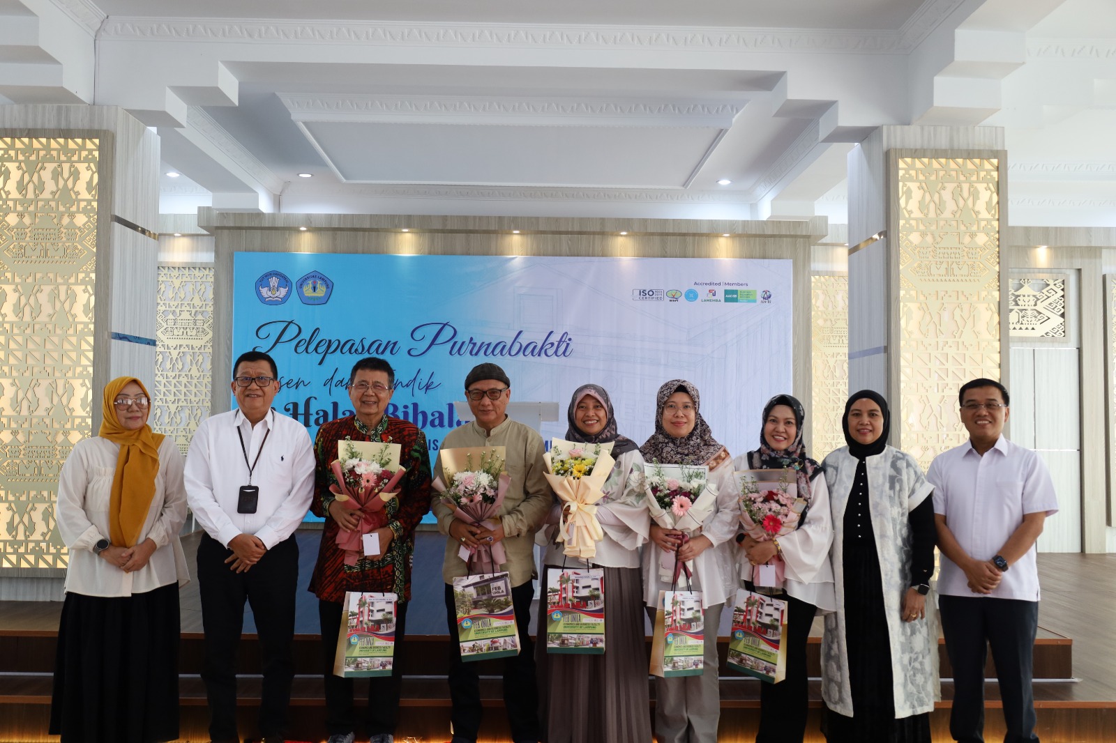 Apresiasi Dedikasi Sivitas Akademika, FEB Unila Gelar Pelepasan Purnabakti dan Halal Bihalal