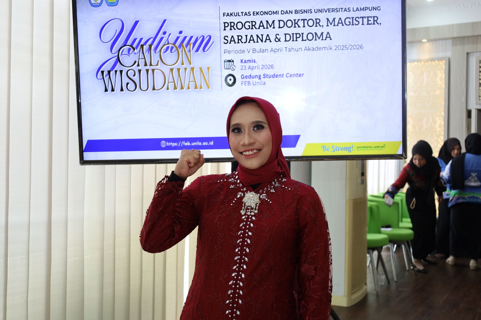 Ukhti Ciptawati Raih Lulusan Terbaik Doktor FEB Unila, Angkat Isu Kemiskinan dalam Disertasi