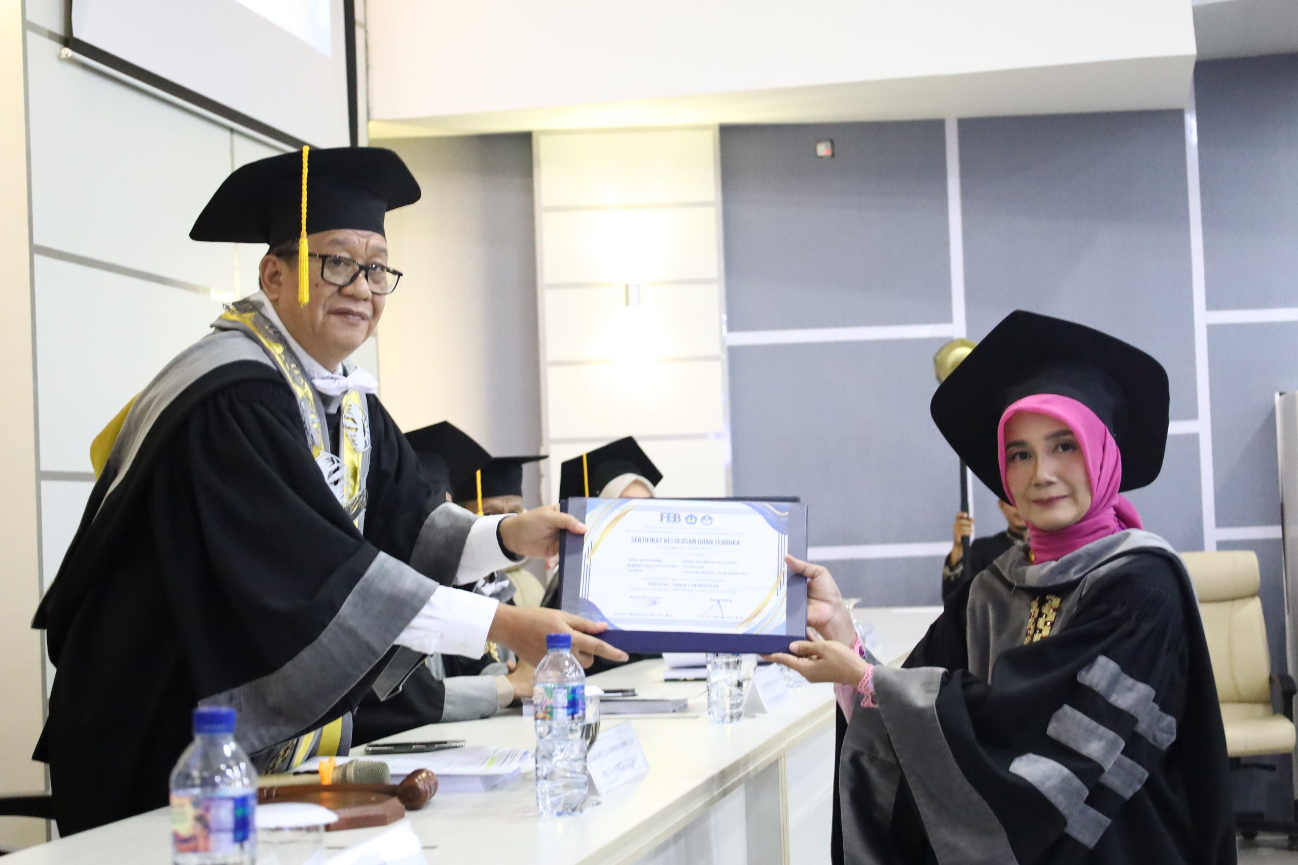 Ujian Terbuka Promosi Doktor FEB Unila, Prima Rini Metri Oktavianti Raih Gelar Doktor dengan Predikat Sangat Memuaskan