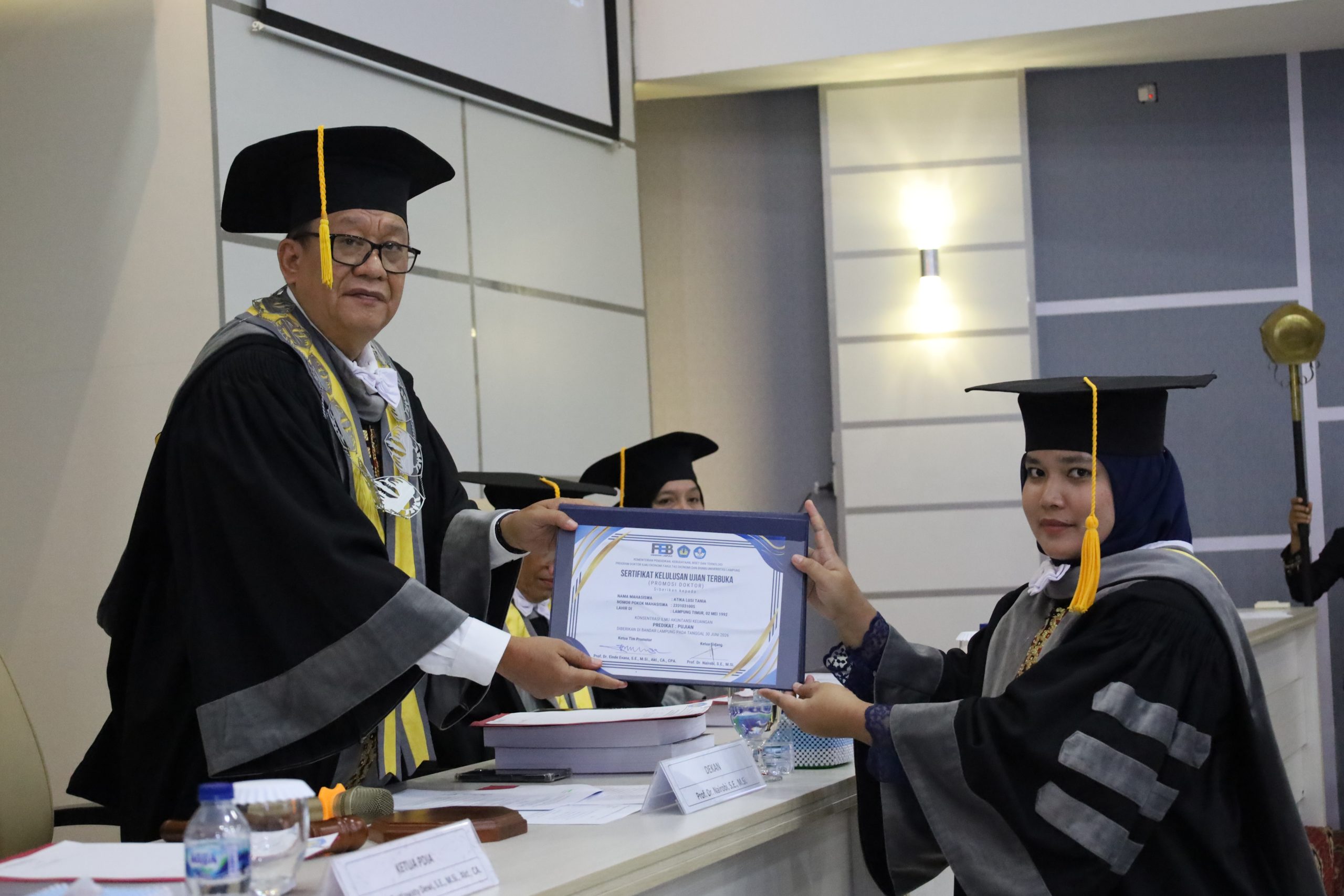 Cetak Sejarah Baru, FEB Unila Luluskan Doktor Pertama Program Studi Ilmu Akuntansi