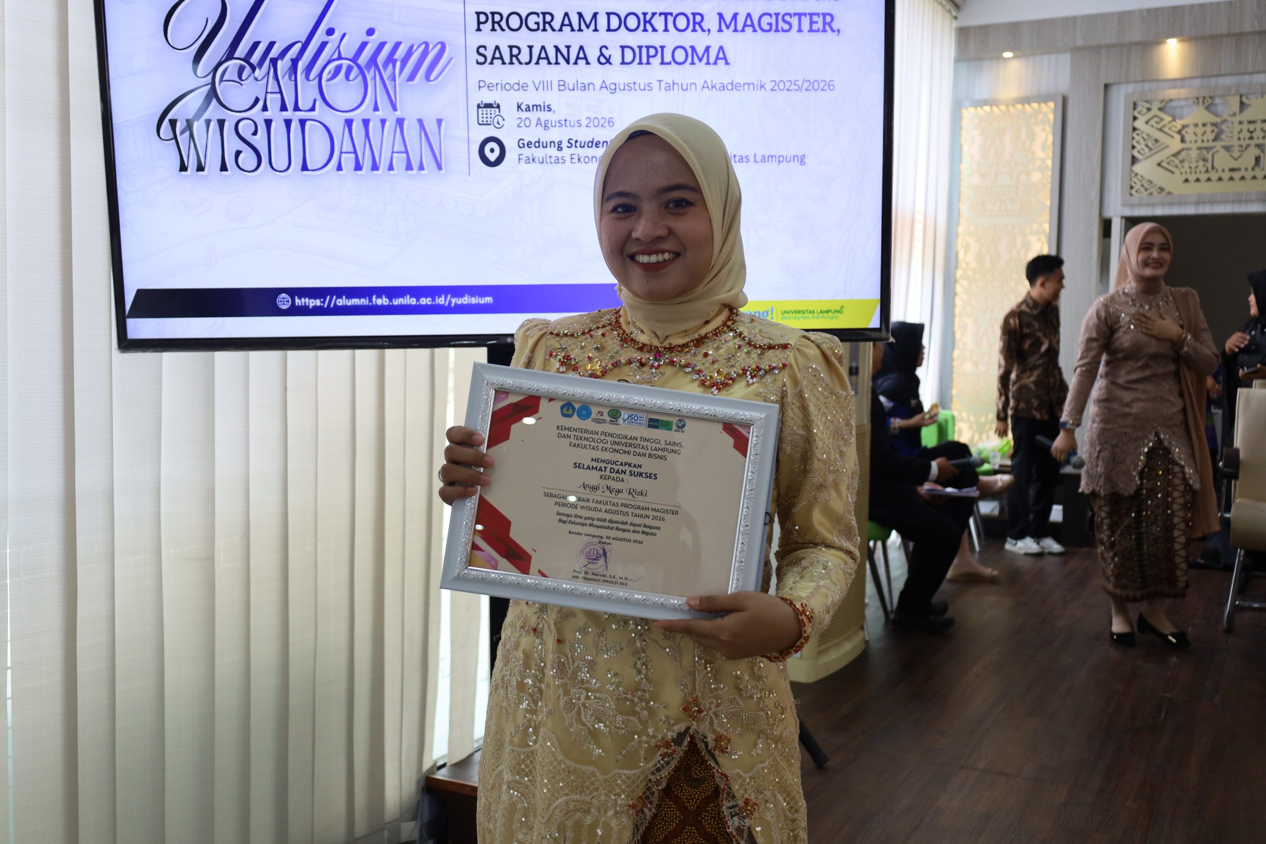 Anggi Mega Rizki Raih Predikat Lulusan Terbaik Program Magister FEB Unila