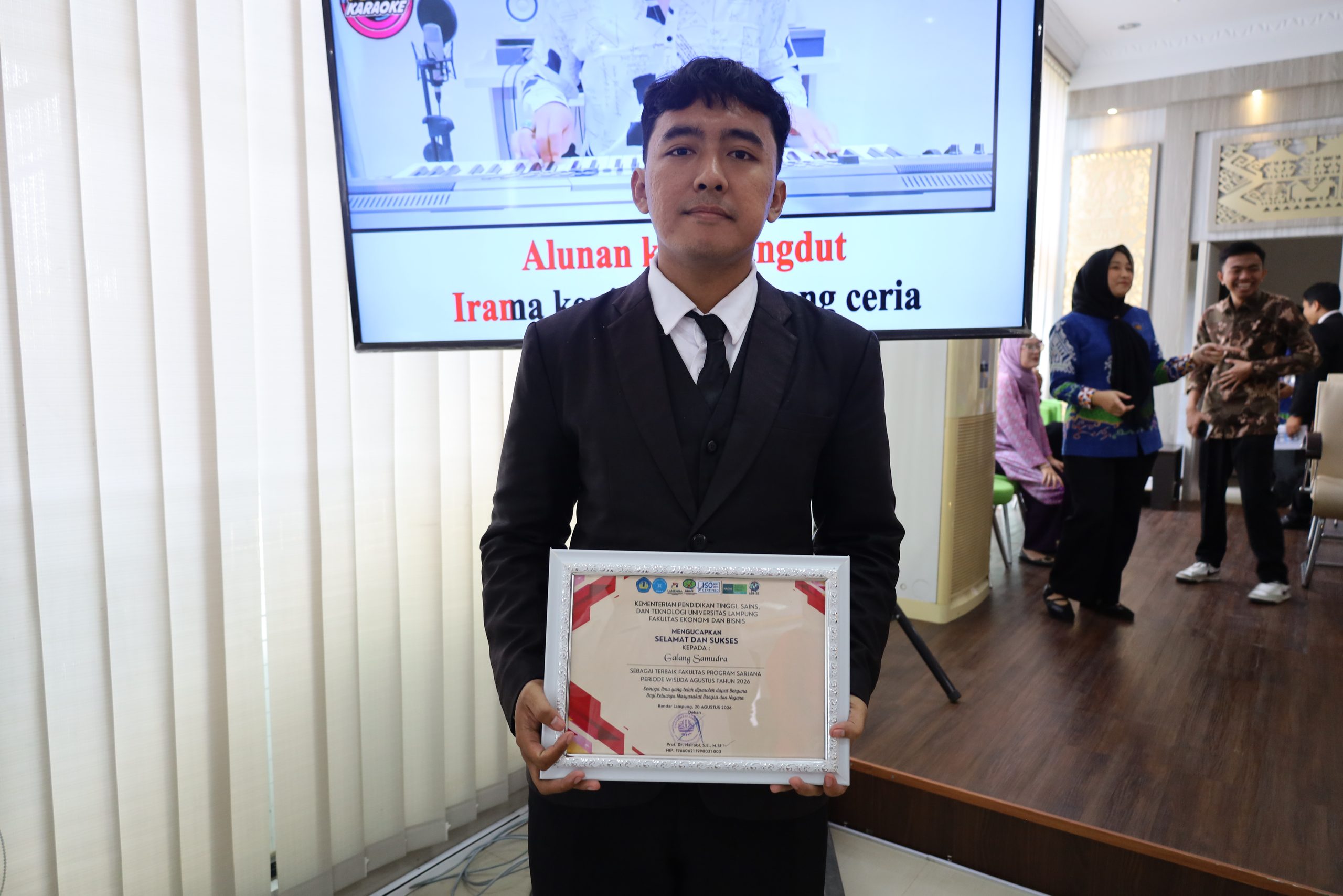 Percaya pada Proses, Galang Samudra Raih Prestasi Lulusan Terbaik Program Sarjana FEB Unila