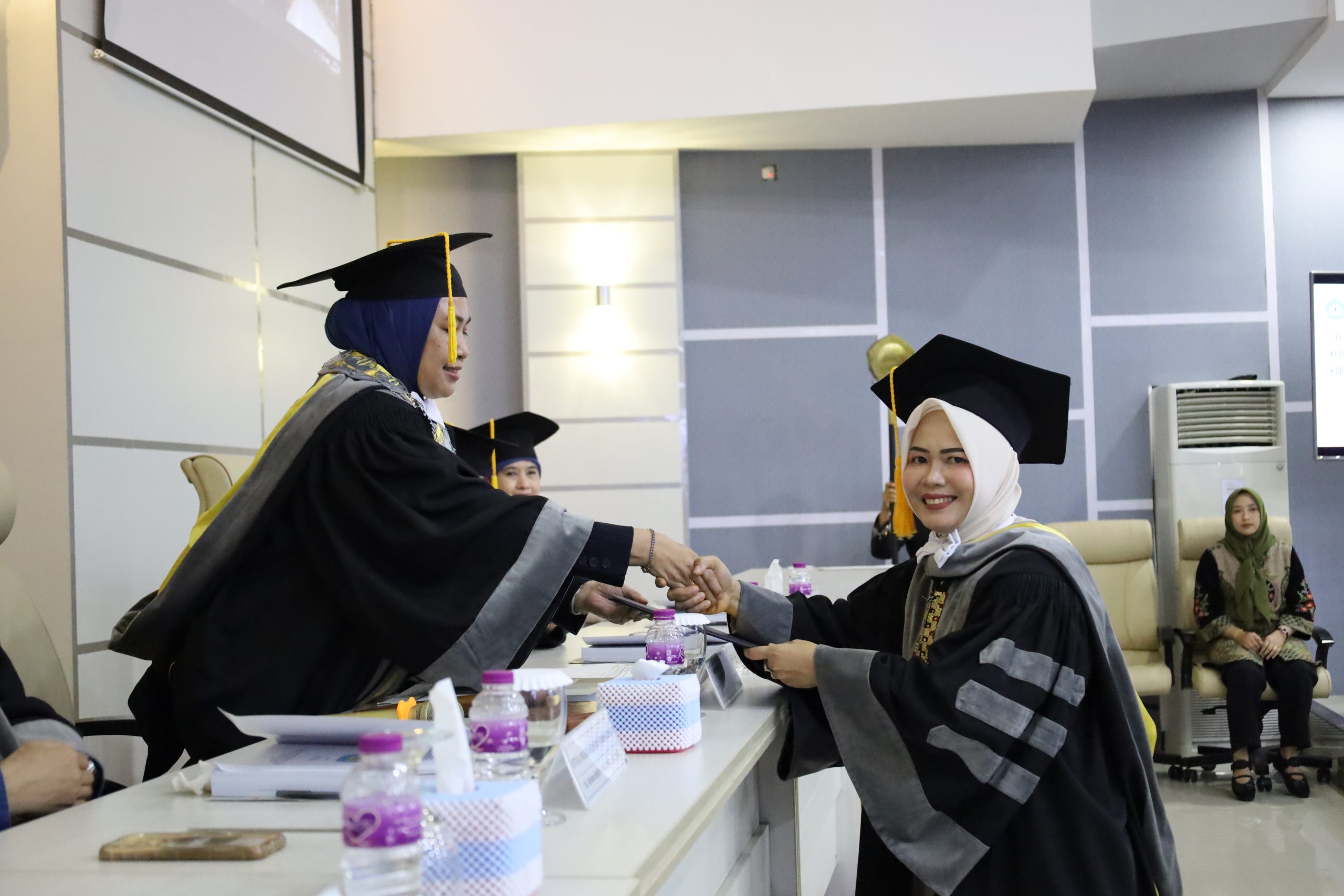 Maryani Raih Gelar Doktor ke-65 FEB Unila melalui Riset Sistem Pengukuran Kinerja Bank BUMN