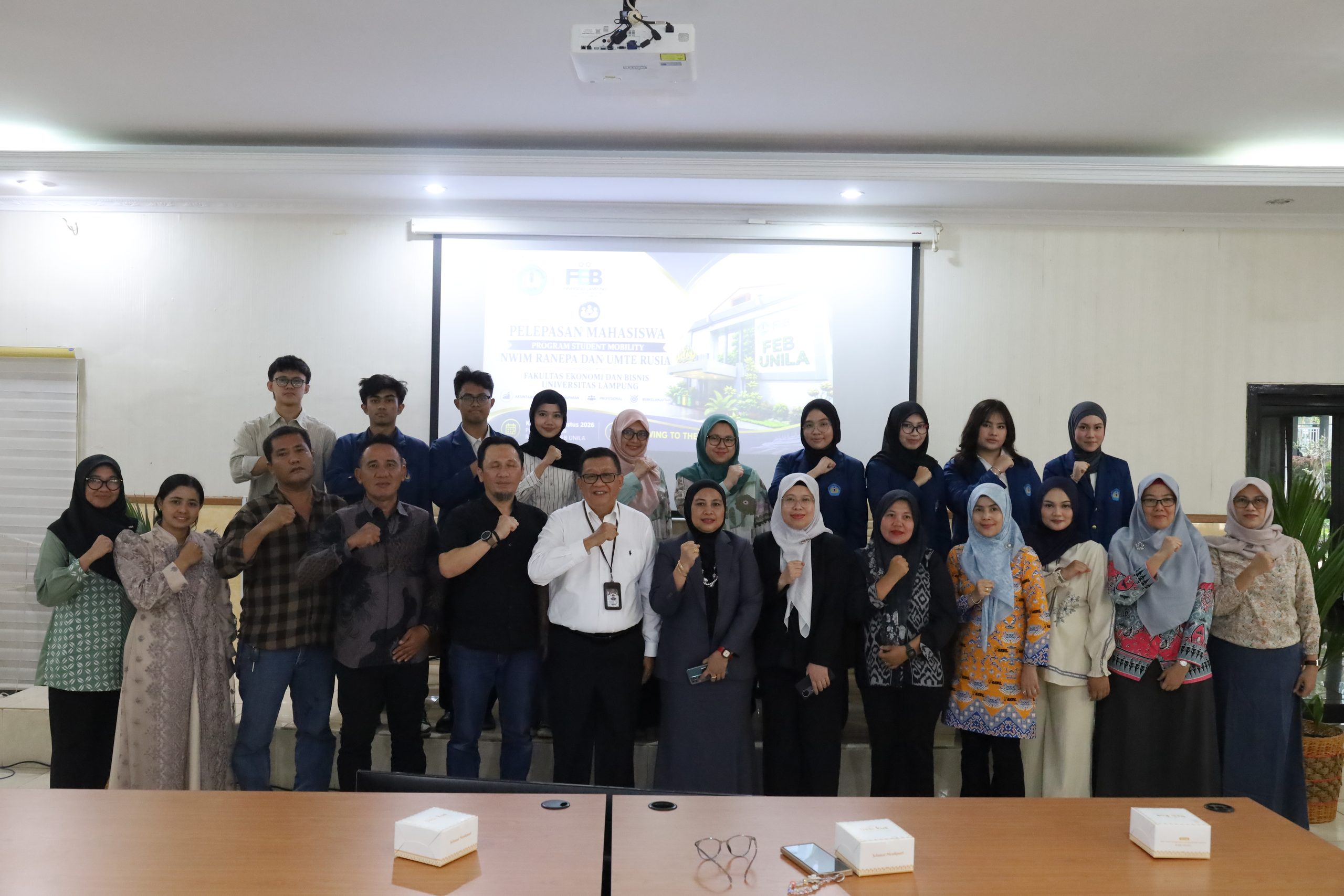 FEB Unila Lepas 8 Mahasiswa Kelas Internasional Menuju Program Student Mobility Rusia