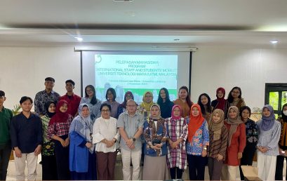 18 students and 4 lecturers took part in the Staff and Student Mobility Program at Universiti Teknologi Mara (UiTM), Malaysia